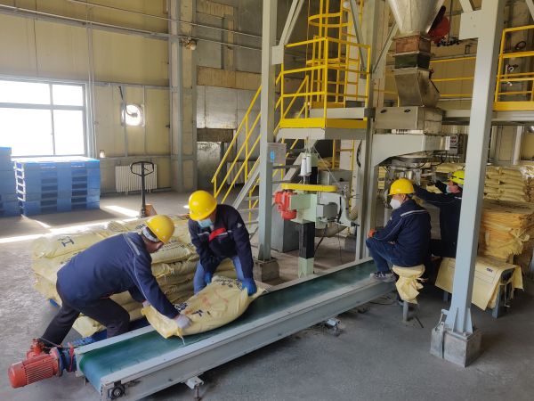 3.14日，制氣車間廣泛開展勞動競賽，硫磺造粒工作圖.jpg
