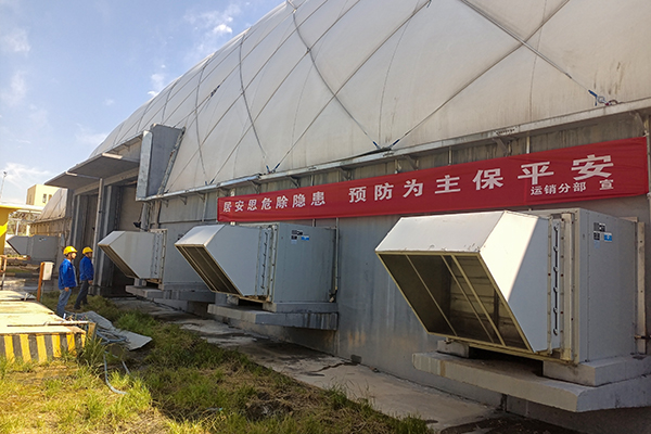 6月7日，運銷分部，張海波、曹侃、李智民等人員，在氣膜棚排查隱患運銷分部 伍思盈 攝.jpg