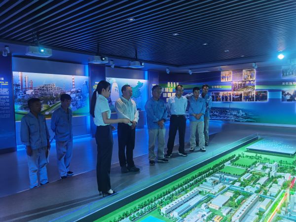 8月24日，國網(wǎng)渭南供電公司一行來公司調(diào)研座談，參觀展覽廳.jpg