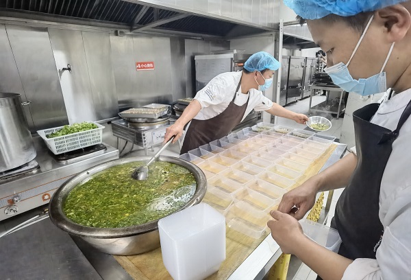 提高節(jié)日飯菜水準(zhǔn)，暖胃同時(shí)更要為職工暖心.jpg