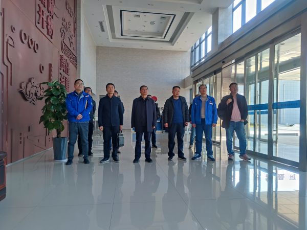 2023年11月22日，陜西省應(yīng)急管理廳來(lái)彬州公司檢查觀看入廠安全教育視頻.jpg