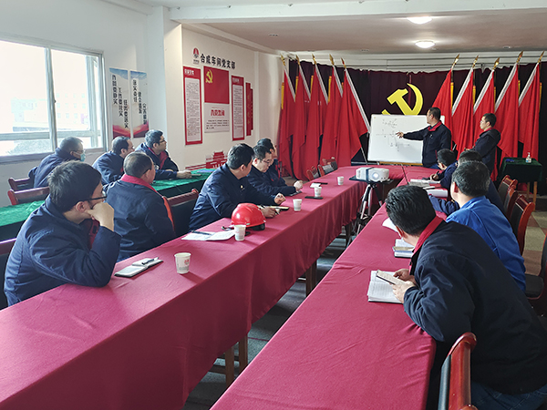12月27日14：10，合成車間工藝人員講解工藝流程.jpg