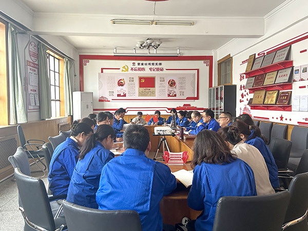 3月5日，渭河塑業(yè)公司以融入生產(chǎn)經(jīng)營抓黨建為引領，組織召開積極創(chuàng)新，實現(xiàn)生產(chǎn)經(jīng)營管理提升研討會。.jpg