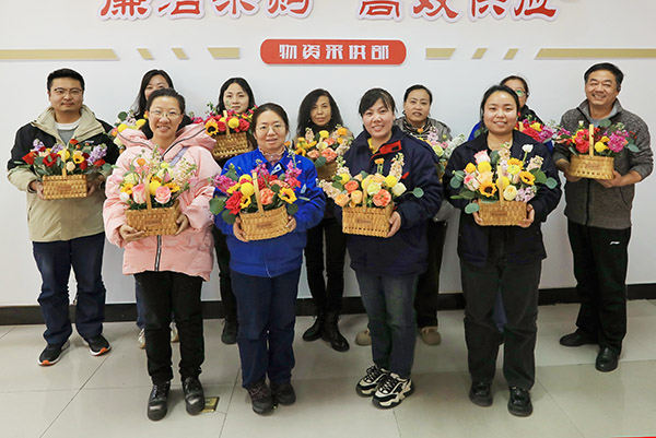 三八節(jié)前夕，采供部開(kāi)展慶三八節(jié)花藝活動(dòng) (2).jpg