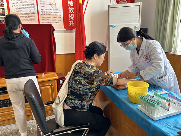 4月24日，公司聘請紅化醫(yī)院為車間勞務用工進行職業(yè)健康體檢。.jpg
