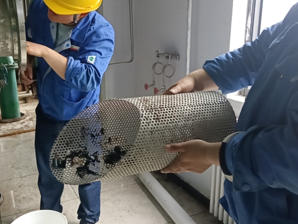 2024年5月2日，崗位人員自行拆除過濾器清理濾網(wǎng)，除污去垢凈裝置。.jpg