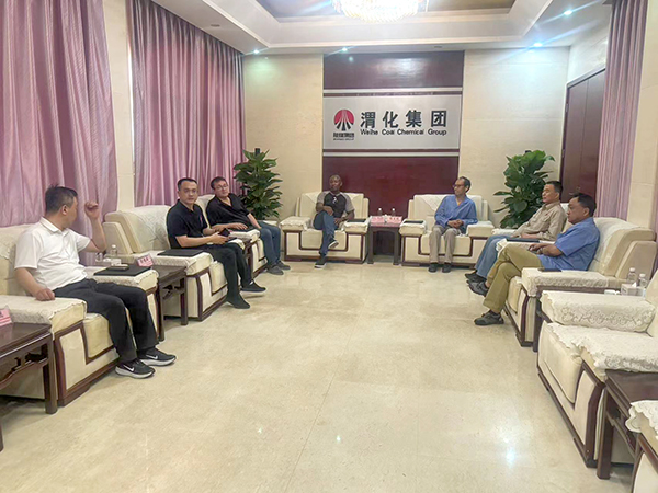 5月22日上午，陜西榆神外貿(mào)發(fā)展有限公司總經(jīng)理王仲及JA-代理咨詢德國有限公司首席執(zhí)行官約瑟夫·阿波雷加一行5人到公司座談交流，公司副總師張生財、渭河實業(yè)公司黨支部書記王勇及業(yè)務部主管張廣武參與座談.jpg