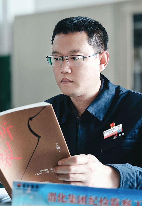 3三等獎(jiǎng)：合成車間王亞輝《學(xué)“廉”潤心》（說明：學(xué)廉潔書籍，筑信念之基。）.jpg