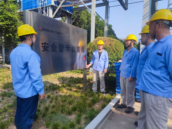 近日，計控電儀部部門領(lǐng)導(dǎo)和安全員組成專項督查小組對部門人員進行現(xiàn)場安全警示教育.jpg