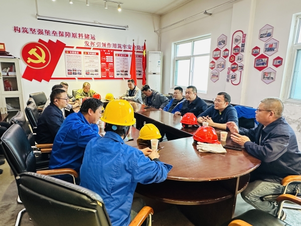 11月5日上午，驗(yàn)收隊(duì)伍召開專題會(huì)議，匯總施工問題并討論竣工驗(yàn)收準(zhǔn)備工作.jpg