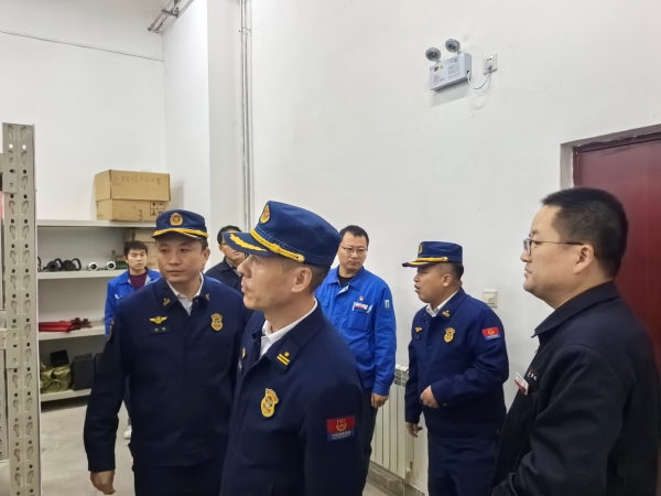 11月13日，咸陽市消防救援支隊檢查消防器材庫.jpg