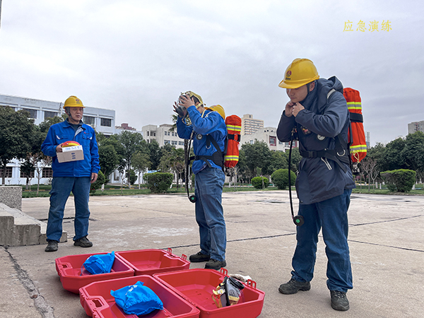 3月27日16：30，合成車間員工進(jìn)行演練中.jpg