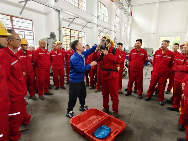 應急隊員實操培訓.jpg